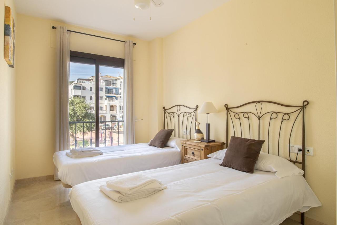 2261-Superb Apt On The Beach, On Duquesa Harbour Manilva Esterno foto